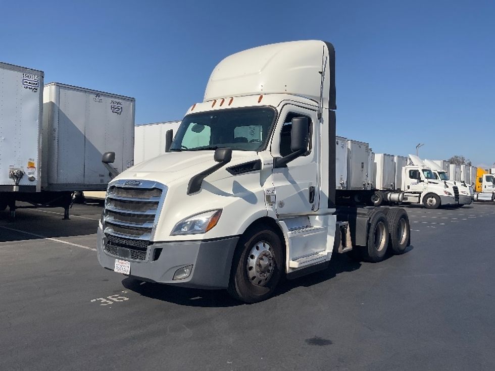Day Cab Tractor-Heavy Duty Tractors-Freightliner-2019-T11664ST-Torrance-CA-387,810\n\t\tmiles-$ 48,250 - Image 3