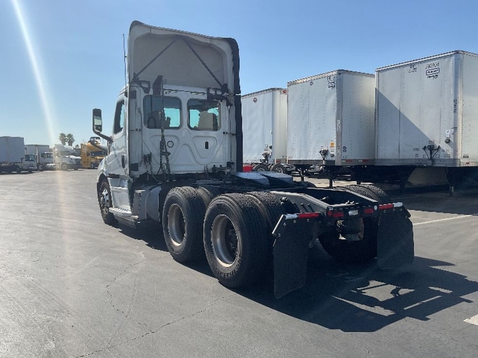 Day Cab Tractor-Heavy Duty Tractors-Freightliner-2019-T11664ST-Torrance-CA-387,810\n\t\tmiles-$ 48,250 - Image 5