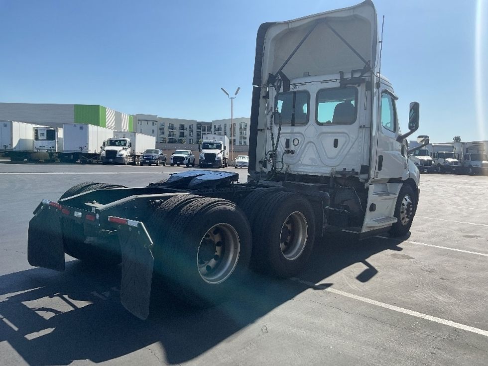 Day Cab Tractor-Heavy Duty Tractors-Freightliner-2019-T11664ST-Torrance-CA-387,810\n\t\tmiles-$ 48,250 - Image 7