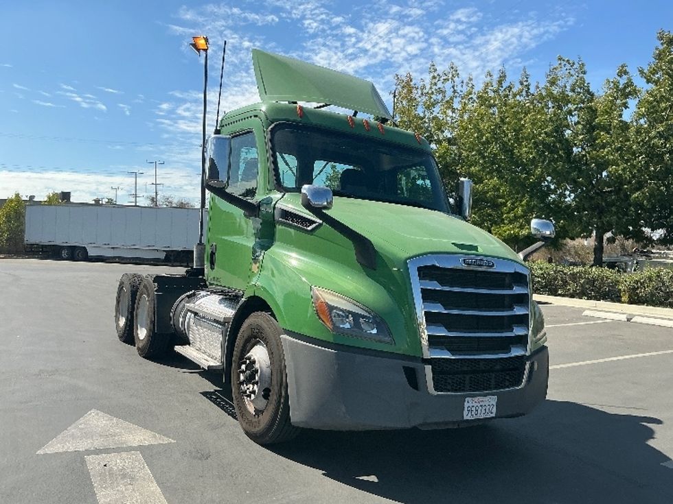 Day Cab Tractor-Heavy Duty Tractors-Freightliner-2019-T11664ST-Torrance-CA-62,935\n\t\tmiles-$ 59,500 - Image 1