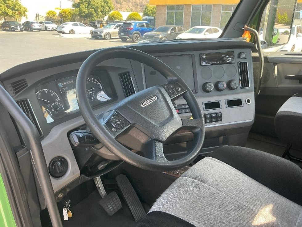 Day Cab Tractor-Heavy Duty Tractors-Freightliner-2019-T11664ST-Torrance-CA-62,935\n\t\tmiles-$ 59,500 - Image 10