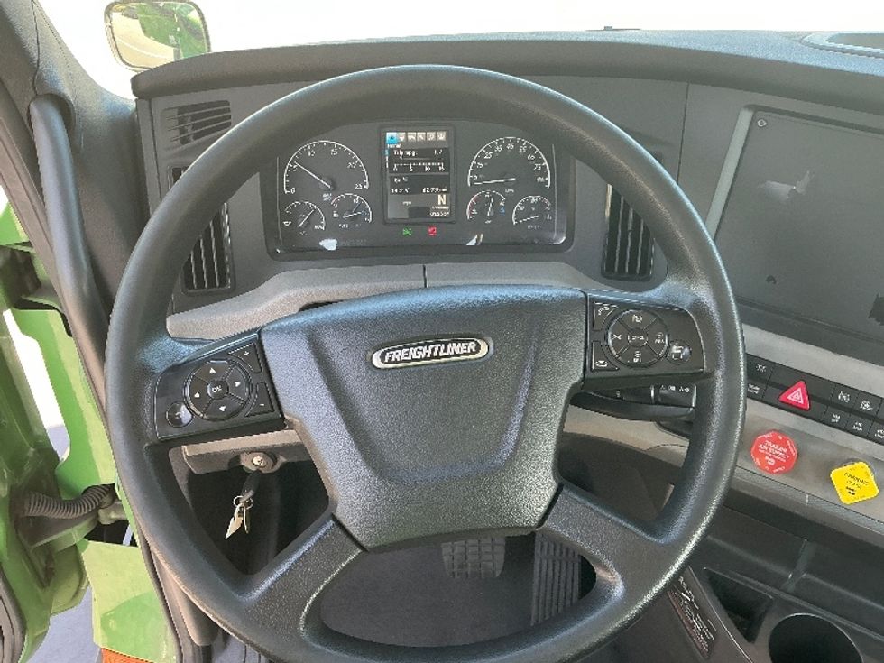 Day Cab Tractor-Heavy Duty Tractors-Freightliner-2019-T11664ST-Torrance-CA-62,935\n\t\tmiles-$ 59,500 - Image 11