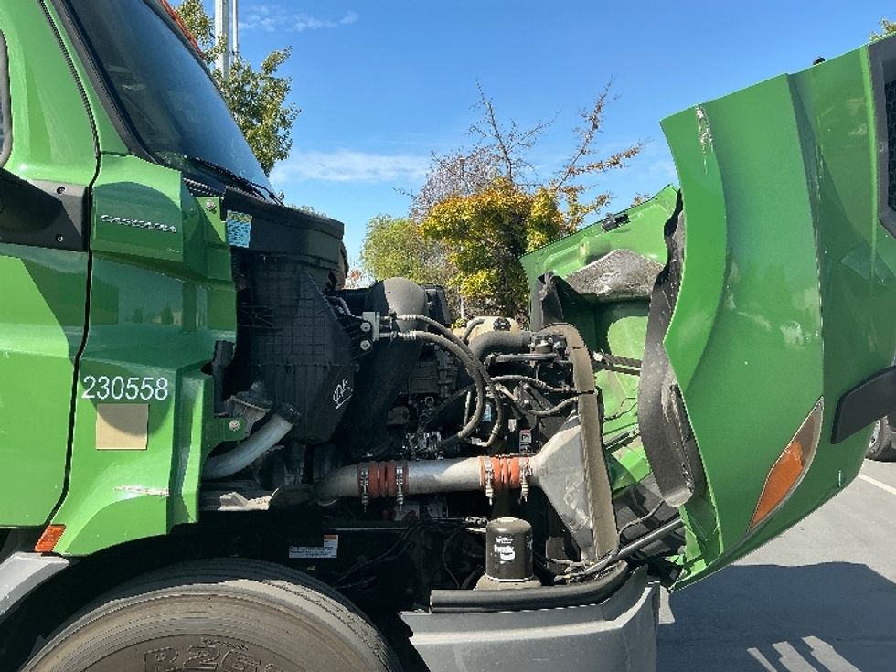Day Cab Tractor-Heavy Duty Tractors-Freightliner-2019-T11664ST-Torrance-CA-62,935\n\t\tmiles-$ 59,500 - Image 15