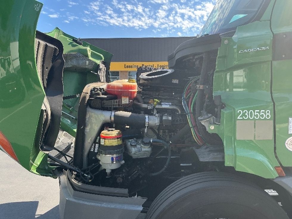 Day Cab Tractor-Heavy Duty Tractors-Freightliner-2019-T11664ST-Torrance-CA-62,935\n\t\tmiles-$ 59,500 - Image 16