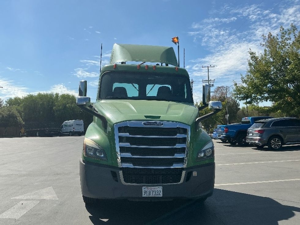 Day Cab Tractor-Heavy Duty Tractors-Freightliner-2019-T11664ST-Torrance-CA-62,935\n\t\tmiles-$ 59,500 - Image 2