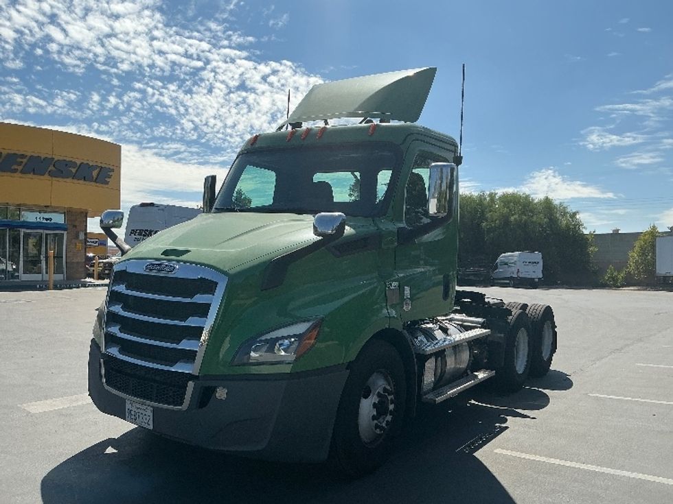 Day Cab Tractor-Heavy Duty Tractors-Freightliner-2019-T11664ST-Torrance-CA-62,935\n\t\tmiles-$ 59,500 - Image 3