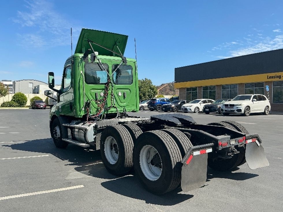 Day Cab Tractor-Heavy Duty Tractors-Freightliner-2019-T11664ST-Torrance-CA-62,935\n\t\tmiles-$ 59,500 - Image 5