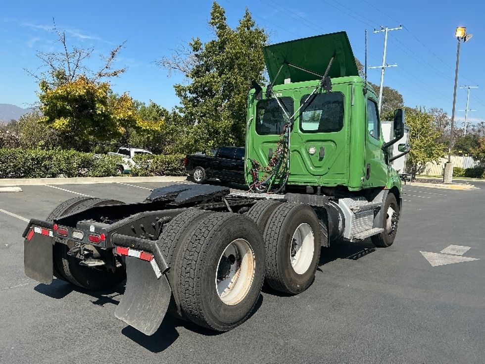 Day Cab Tractor-Heavy Duty Tractors-Freightliner-2019-T11664ST-Torrance-CA-62,935\n\t\tmiles-$ 59,500 - Image 7