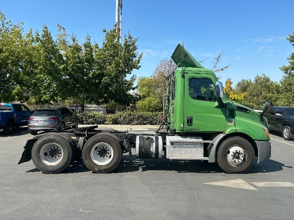 Day Cab Tractor-Heavy Duty Tractors-Freightliner-2019-T11664ST-Torrance-CA-62,935\n\t\tmiles-$ 59,500 - Image 8