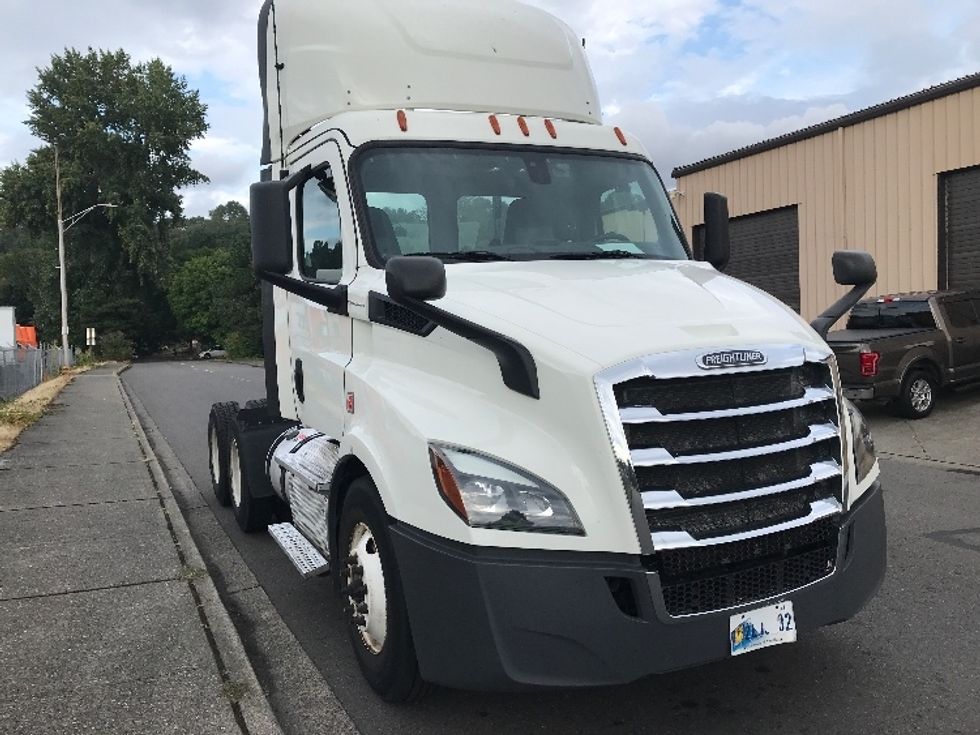 2019 Freightliner T11664ST Day Cab Tractor