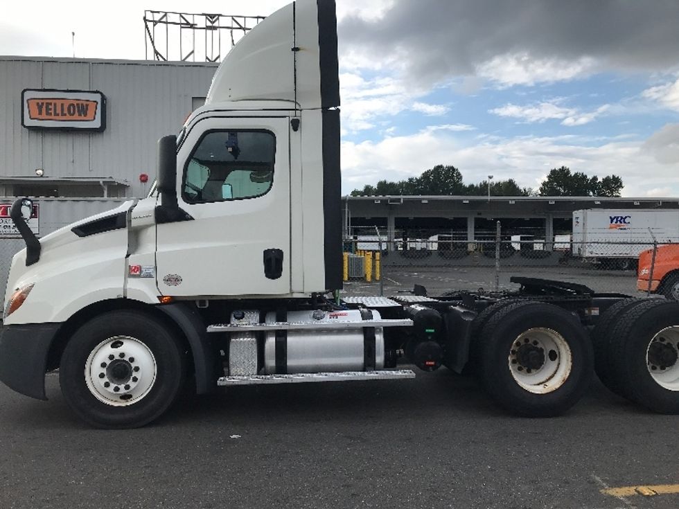 2019 Freightliner T11664ST Day Cab Tractor