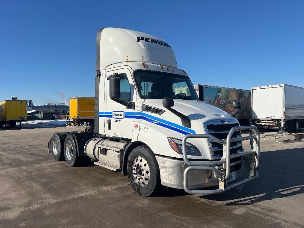 Day Cab Tractor-Heavy Duty Tractors-Freightliner-2019-T11664ST-West Fargo-ND-764,497\n\t\tmiles-$ 27,750 - Image 1