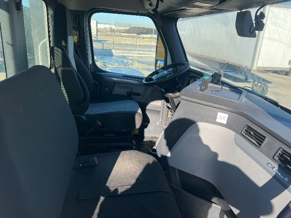 Day Cab Tractor-Heavy Duty Tractors-Freightliner-2019-T11664ST-West Fargo-ND-764,497\n\t\tmiles-$ 27,750 - Image 14