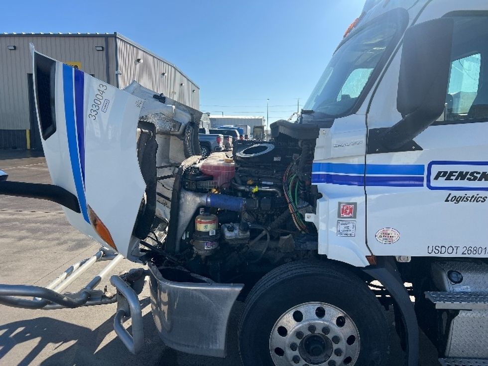 Day Cab Tractor-Heavy Duty Tractors-Freightliner-2019-T11664ST-West Fargo-ND-764,497\n\t\tmiles-$ 27,750 - Image 16
