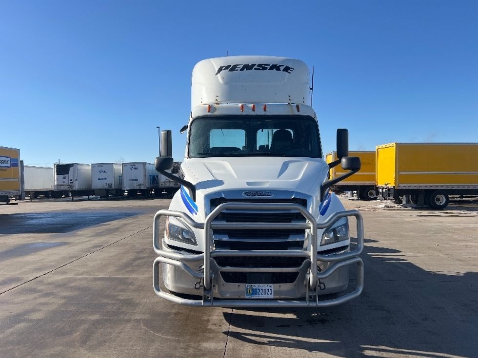 Day Cab Tractor-Heavy Duty Tractors-Freightliner-2019-T11664ST-West Fargo-ND-764,497\n\t\tmiles-$ 27,750 - Image 2