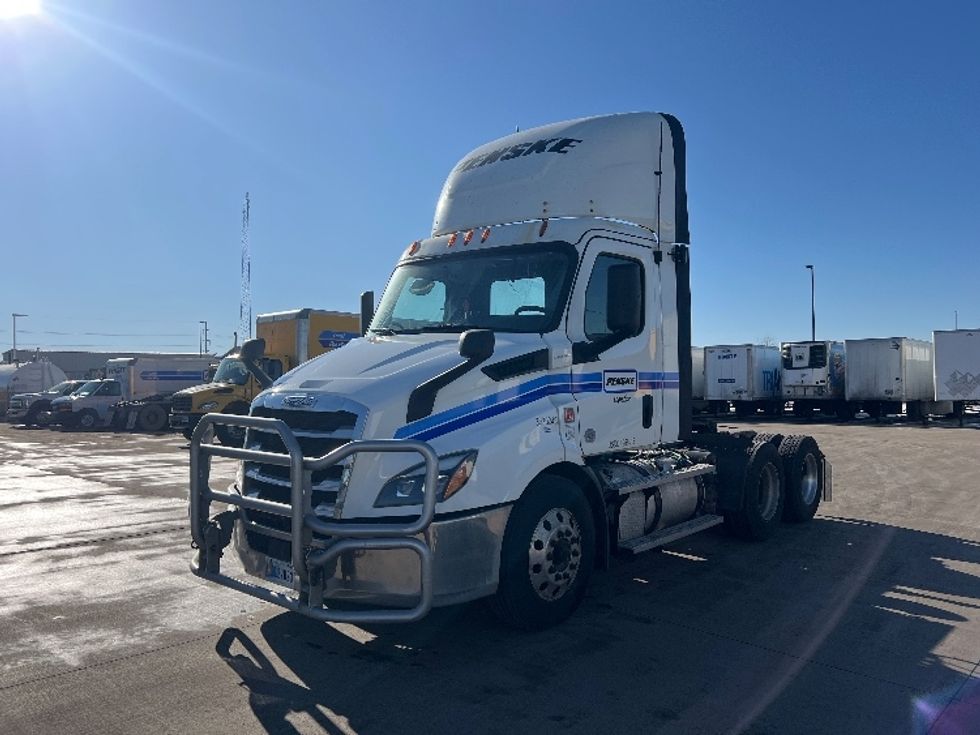 Day Cab Tractor-Heavy Duty Tractors-Freightliner-2019-T11664ST-West Fargo-ND-764,497\n\t\tmiles-$ 27,750 - Image 3