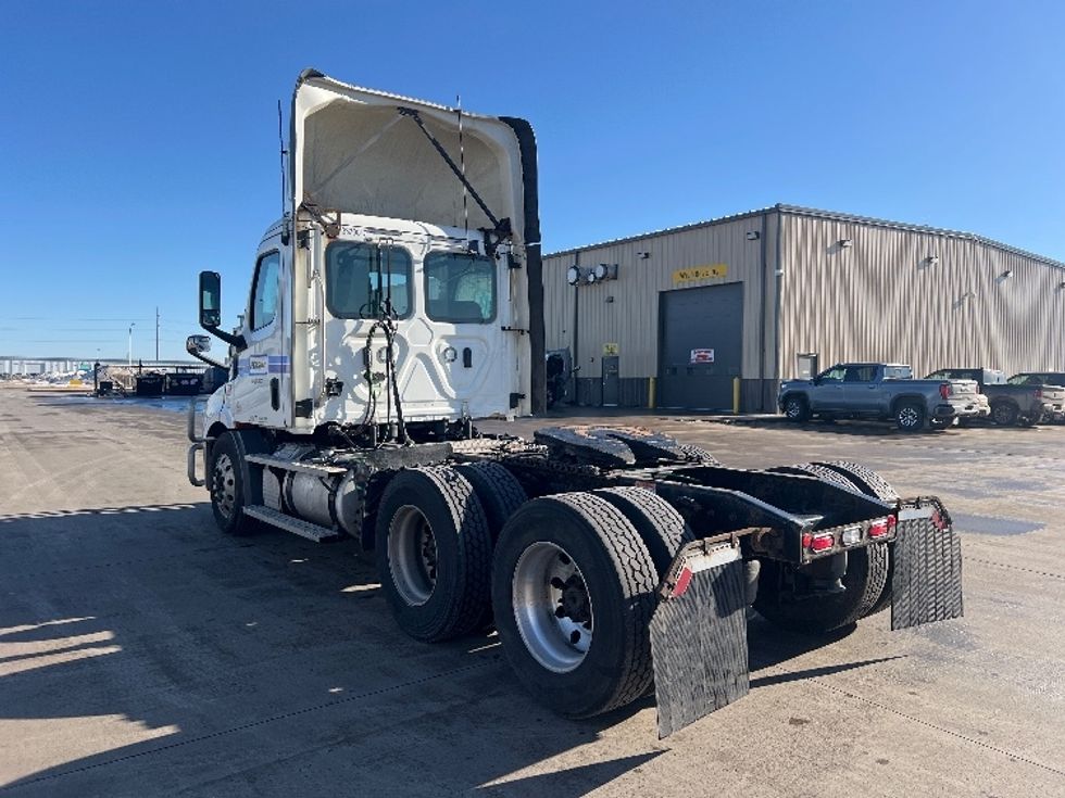 Day Cab Tractor-Heavy Duty Tractors-Freightliner-2019-T11664ST-West Fargo-ND-764,497\n\t\tmiles-$ 27,750 - Image 5