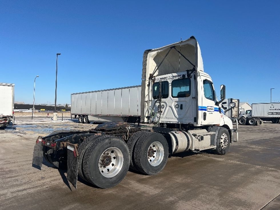 Day Cab Tractor-Heavy Duty Tractors-Freightliner-2019-T11664ST-West Fargo-ND-764,497\n\t\tmiles-$ 27,750 - Image 7