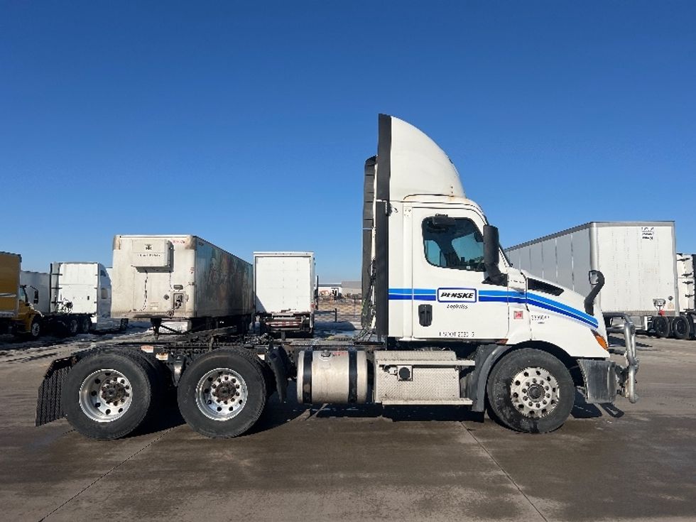 Day Cab Tractor-Heavy Duty Tractors-Freightliner-2019-T11664ST-West Fargo-ND-764,497\n\t\tmiles-$ 27,750 - Image 8