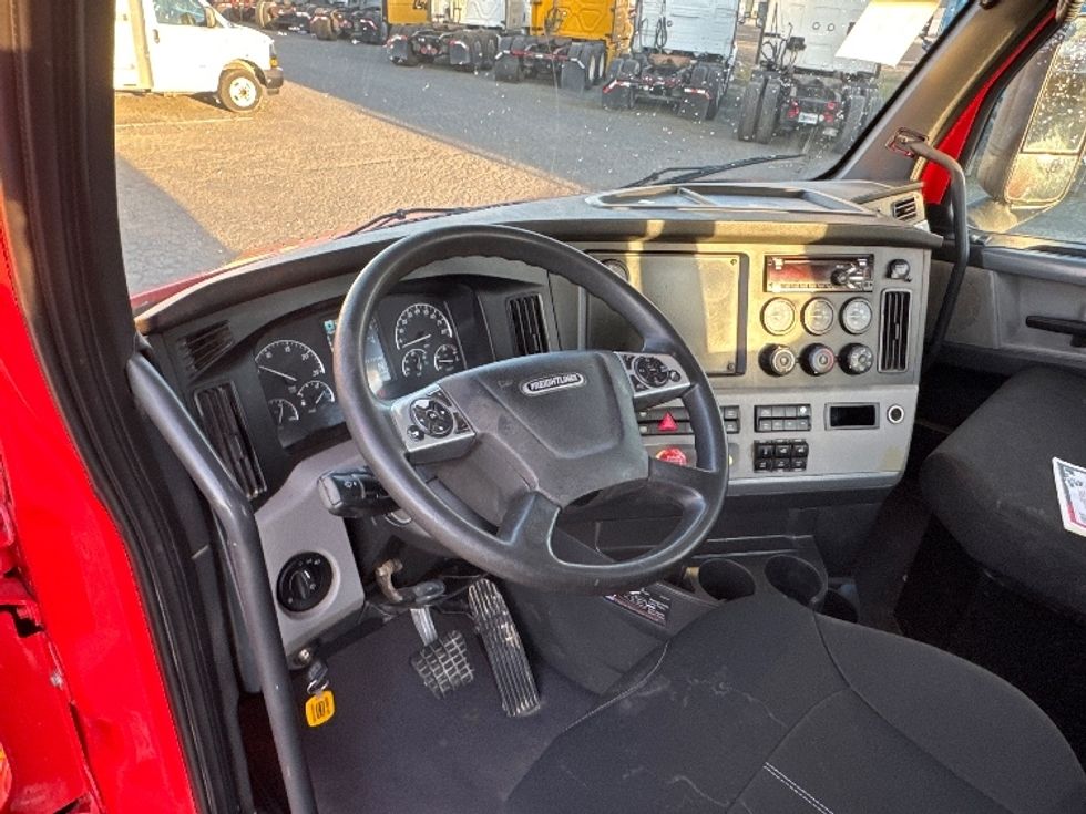 Day Cab Tractor-Heavy Duty Tractors-Freightliner-2019-T11664ST-West Sacramento-CA-331,330\n\t\tmiles-$ 44,500 - Image 10