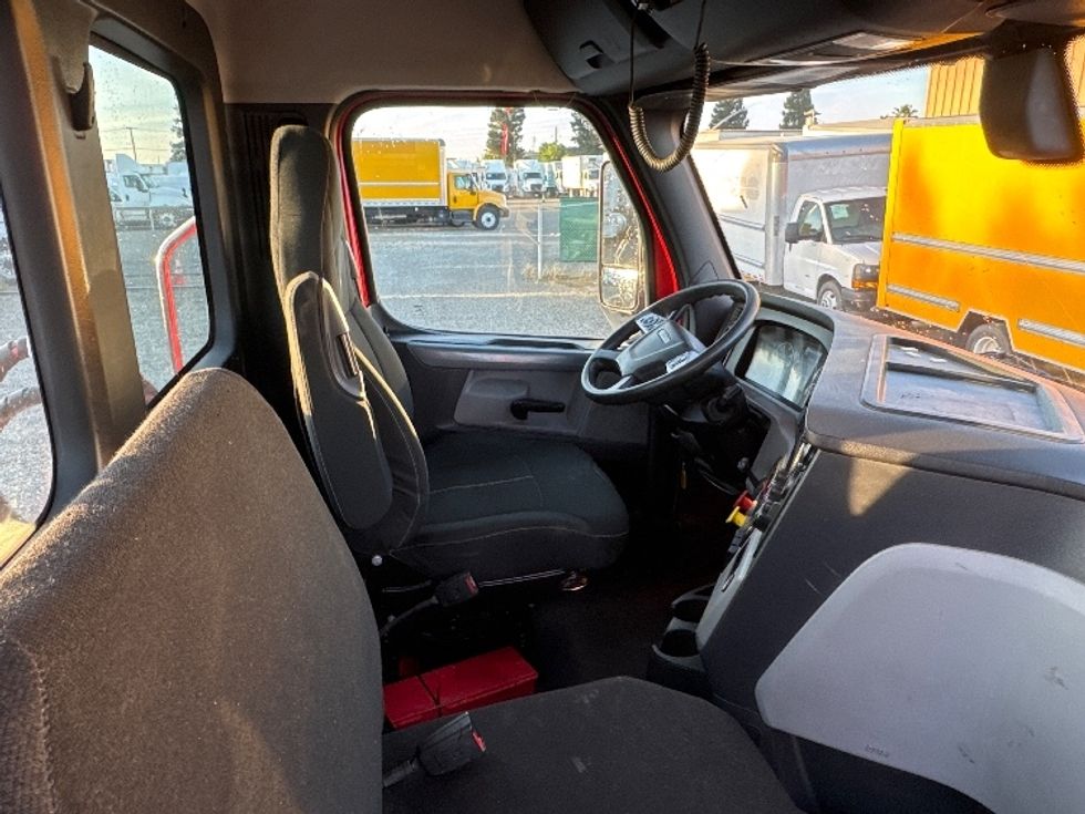 Day Cab Tractor-Heavy Duty Tractors-Freightliner-2019-T11664ST-West Sacramento-CA-331,330\n\t\tmiles-$ 44,500 - Image 14