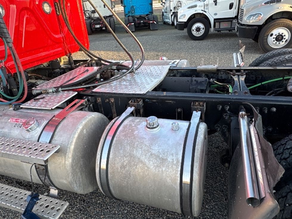 Day Cab Tractor-Heavy Duty Tractors-Freightliner-2019-T11664ST-West Sacramento-CA-331,330\n\t\tmiles-$ 44,500 - Image 17