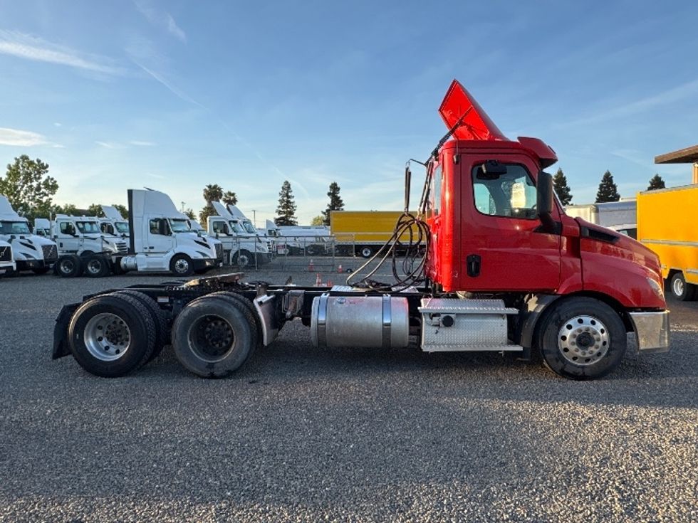 Day Cab Tractor-Heavy Duty Tractors-Freightliner-2019-T11664ST-West Sacramento-CA-331,330\n\t\tmiles-$ 44,500 - Image 8