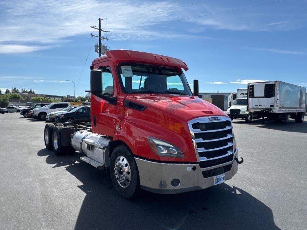 Day Cab Tractor-Heavy Duty Tractors-Freightliner-2019-T11664ST-West Sacramento-CA-335,877\n\t\tmiles-$ 44,500 - Image 1
