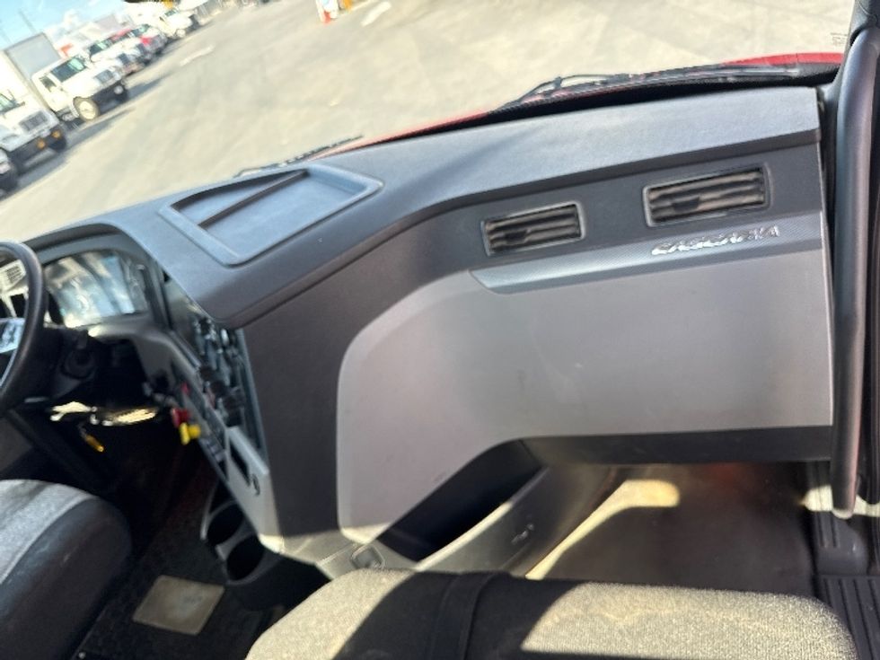 Day Cab Tractor-Heavy Duty Tractors-Freightliner-2019-T11664ST-West Sacramento-CA-335,877\n\t\tmiles-$ 44,500 - Image 13