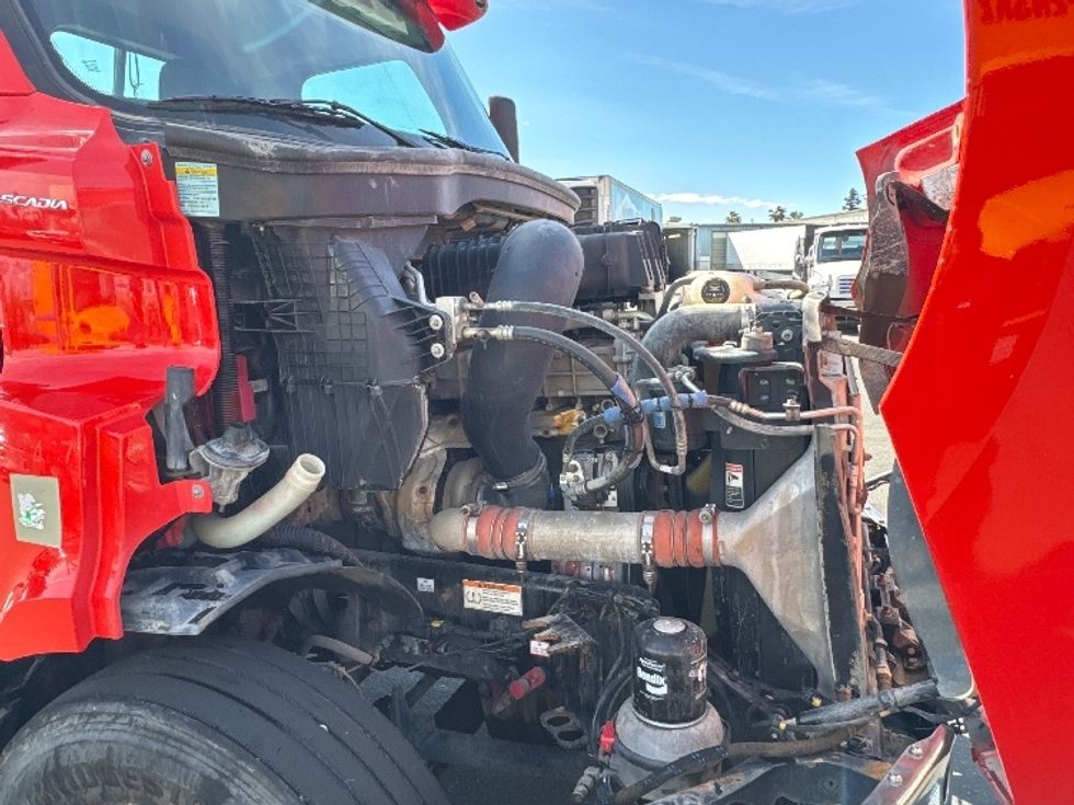 Day Cab Tractor-Heavy Duty Tractors-Freightliner-2019-T11664ST-West Sacramento-CA-335,877\n\t\tmiles-$ 44,500 - Image 15