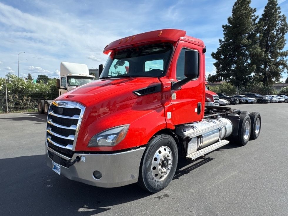 Day Cab Tractor-Heavy Duty Tractors-Freightliner-2019-T11664ST-West Sacramento-CA-335,877\n\t\tmiles-$ 44,500 - Image 3