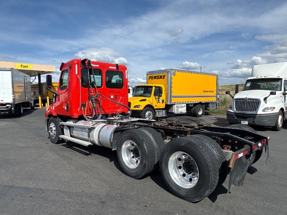 Day Cab Tractor-Heavy Duty Tractors-Freightliner-2019-T11664ST-West Sacramento-CA-335,877\n\t\tmiles-$ 44,500 - Image 5