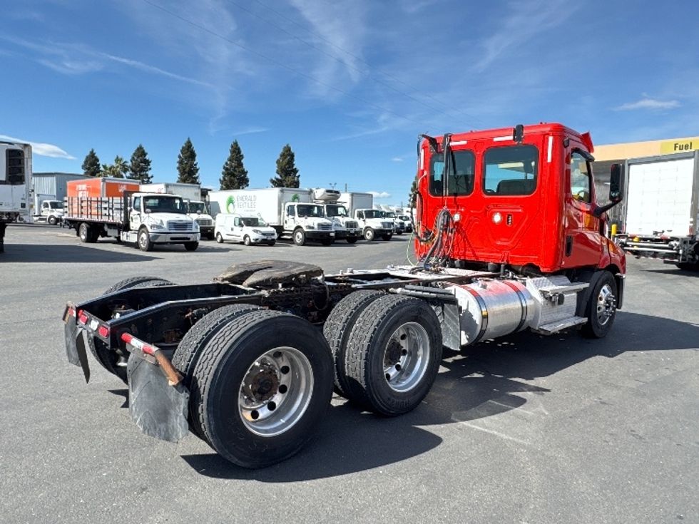 Day Cab Tractor-Heavy Duty Tractors-Freightliner-2019-T11664ST-West Sacramento-CA-335,877\n\t\tmiles-$ 44,500 - Image 7