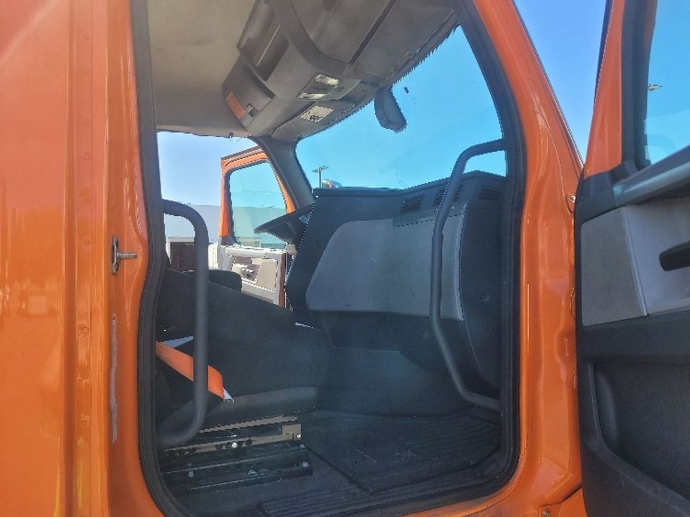 Day Cab Tractor-Heavy Duty Tractors-Freightliner-2019-T11664ST-West Sacramento-CA-363,067\n\t\tmiles-$ 44,750 - Image 12