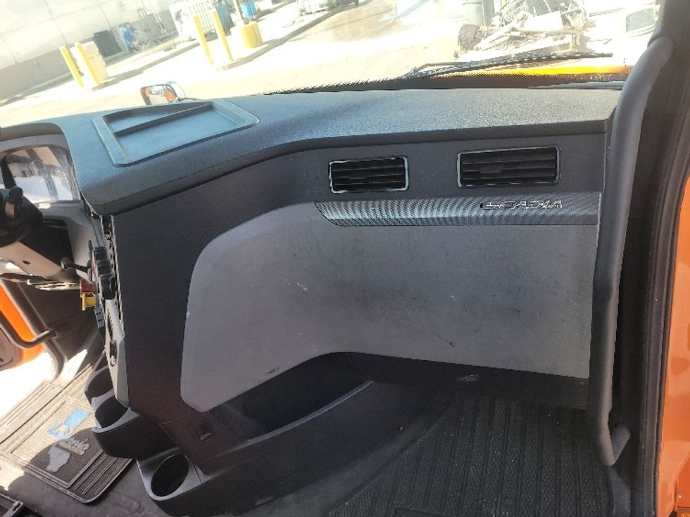 Day Cab Tractor-Heavy Duty Tractors-Freightliner-2019-T11664ST-West Sacramento-CA-363,067\n\t\tmiles-$ 44,750 - Image 13