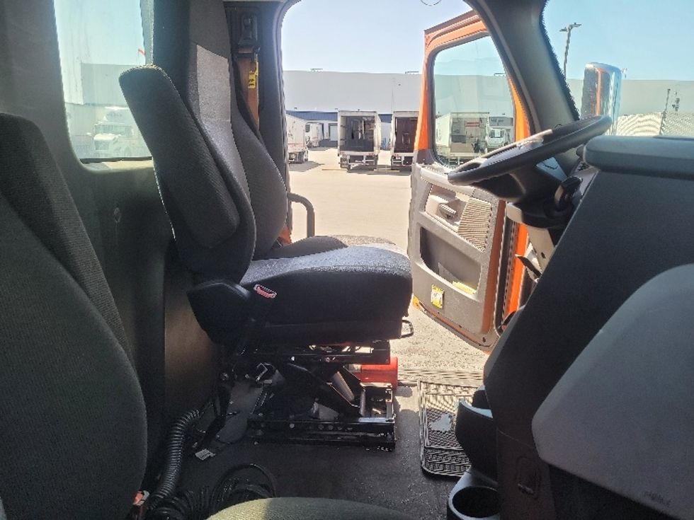 Day Cab Tractor-Heavy Duty Tractors-Freightliner-2019-T11664ST-West Sacramento-CA-363,067\n\t\tmiles-$ 44,750 - Image 14