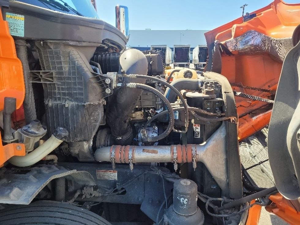Day Cab Tractor-Heavy Duty Tractors-Freightliner-2019-T11664ST-West Sacramento-CA-363,067\n\t\tmiles-$ 44,750 - Image 15
