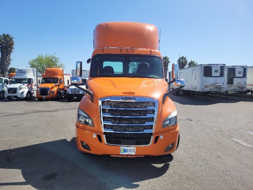Day Cab Tractor-Heavy Duty Tractors-Freightliner-2019-T11664ST-West Sacramento-CA-363,067\n\t\tmiles-$ 44,750 - Image 2