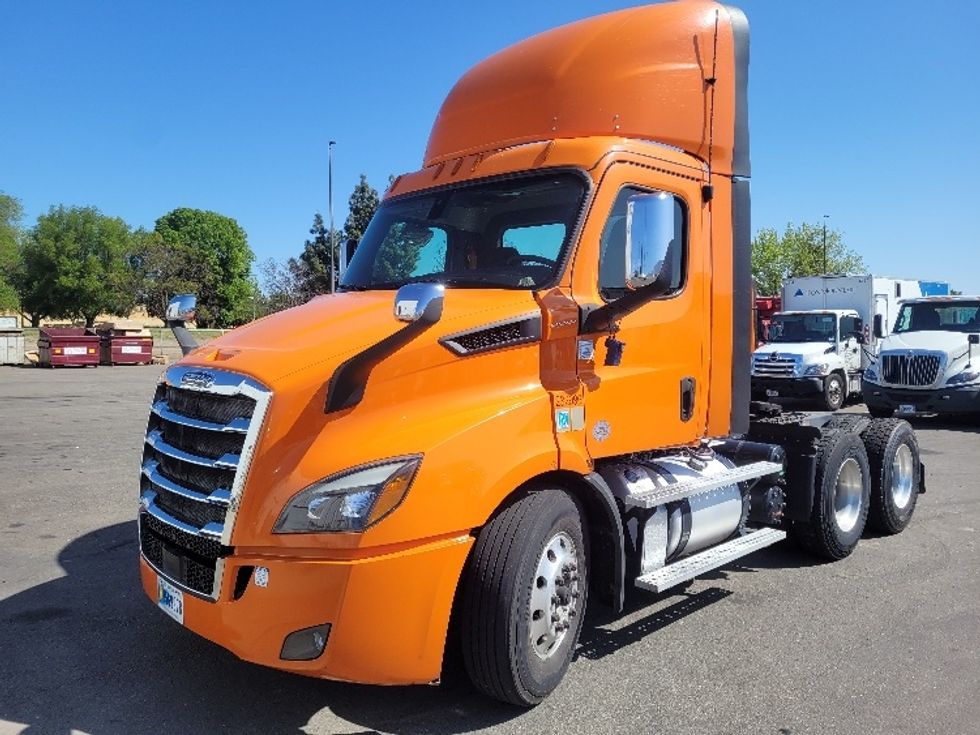 Day Cab Tractor-Heavy Duty Tractors-Freightliner-2019-T11664ST-West Sacramento-CA-363,067\n\t\tmiles-$ 44,750 - Image 3