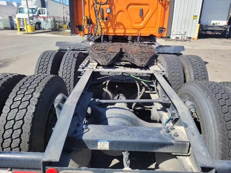 Day Cab Tractor-Heavy Duty Tractors-Freightliner-2019-T11664ST-West Sacramento-CA-363,067\n\t\tmiles-$ 44,750 - Image 6