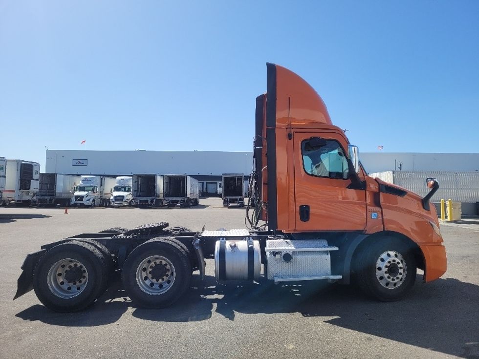 Day Cab Tractor-Heavy Duty Tractors-Freightliner-2019-T11664ST-West Sacramento-CA-363,067\n\t\tmiles-$ 44,750 - Image 8