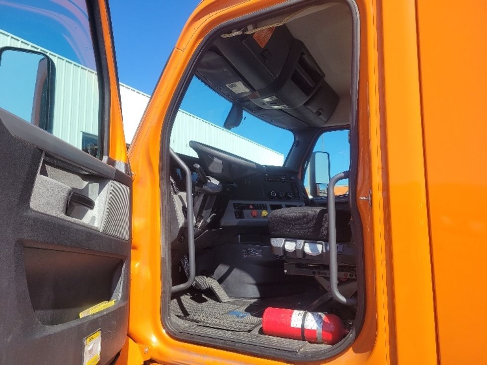 Day Cab Tractor-Heavy Duty Tractors-Freightliner-2019-T11664ST-West Sacramento-CA-363,067\n\t\tmiles-$ 44,750 - Image 9