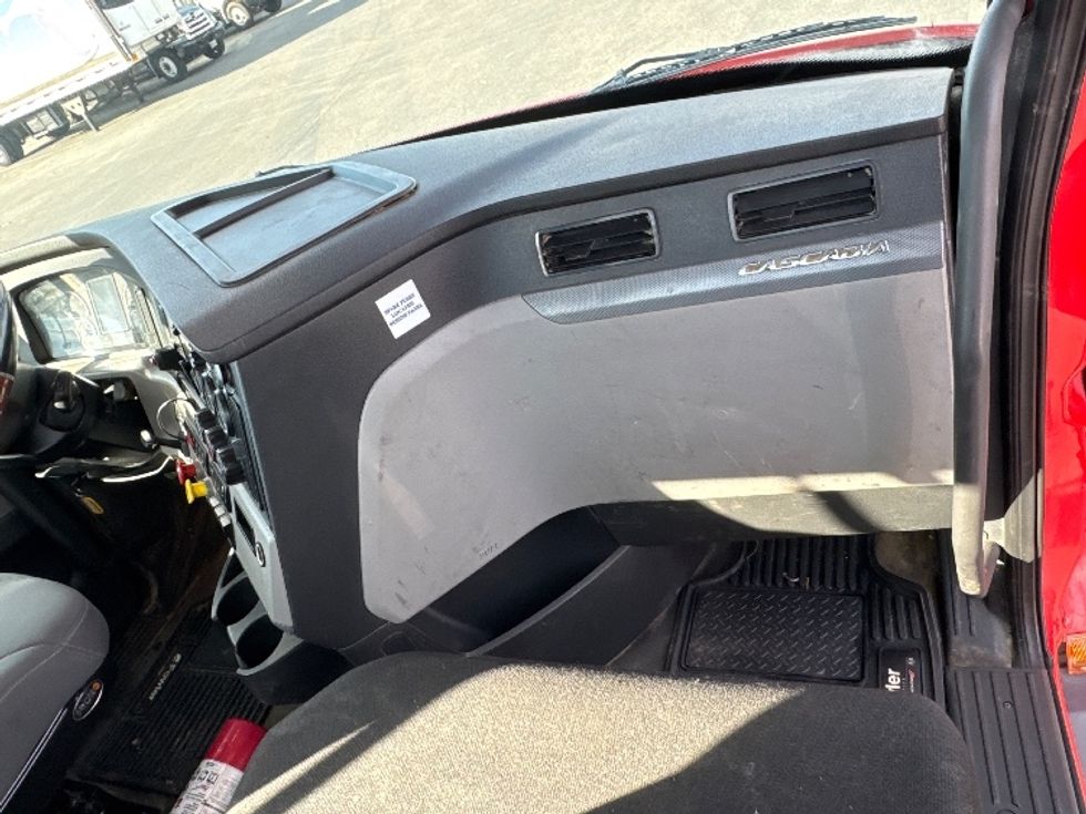 Day Cab Tractor-Heavy Duty Tractors-Freightliner-2019-T11664ST-West Sacramento-CA-365,000\n\t\tmiles-$ 39,500 - Image 13