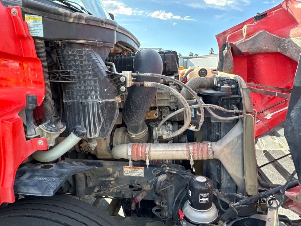 Day Cab Tractor-Heavy Duty Tractors-Freightliner-2019-T11664ST-West Sacramento-CA-365,000\n\t\tmiles-$ 39,500 - Image 15