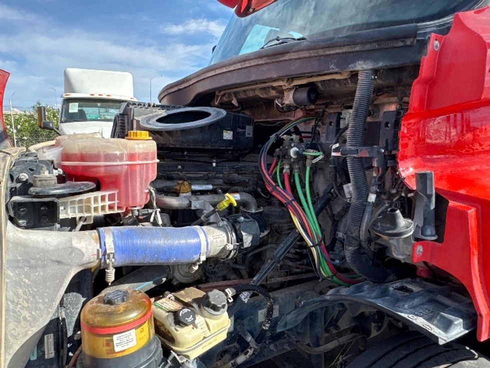 Day Cab Tractor-Heavy Duty Tractors-Freightliner-2019-T11664ST-West Sacramento-CA-365,000\n\t\tmiles-$ 39,500 - Image 16