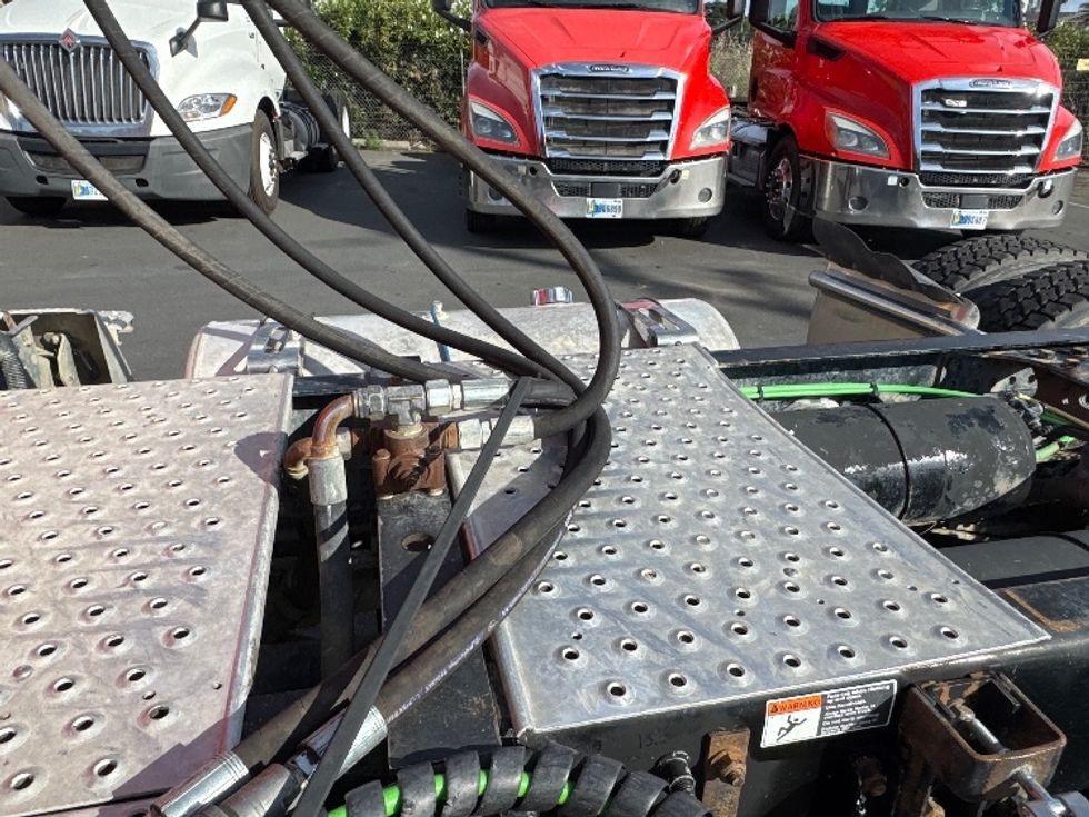 Day Cab Tractor-Heavy Duty Tractors-Freightliner-2019-T11664ST-West Sacramento-CA-365,000\n\t\tmiles-$ 39,500 - Image 18