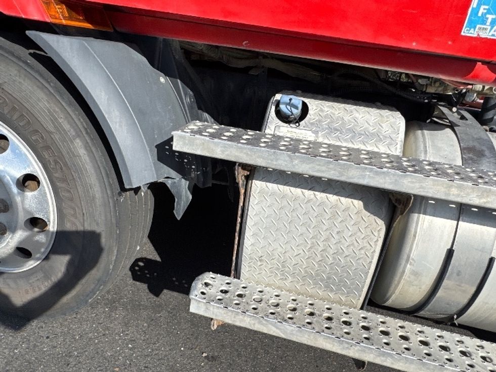 Day Cab Tractor-Heavy Duty Tractors-Freightliner-2019-T11664ST-West Sacramento-CA-365,000\n\t\tmiles-$ 39,500 - Image 19