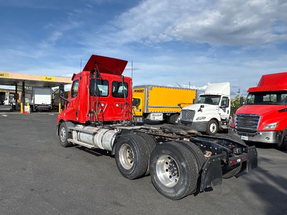 Day Cab Tractor-Heavy Duty Tractors-Freightliner-2019-T11664ST-West Sacramento-CA-365,000\n\t\tmiles-$ 39,500 - Image 5