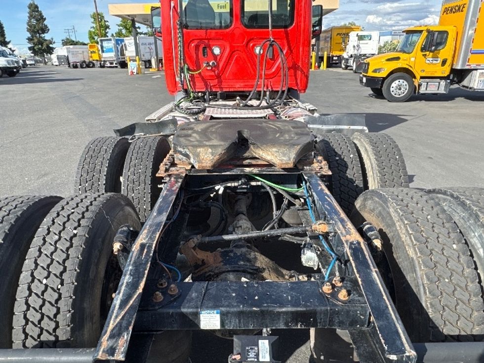 Day Cab Tractor-Heavy Duty Tractors-Freightliner-2019-T11664ST-West Sacramento-CA-365,000\n\t\tmiles-$ 39,500 - Image 6