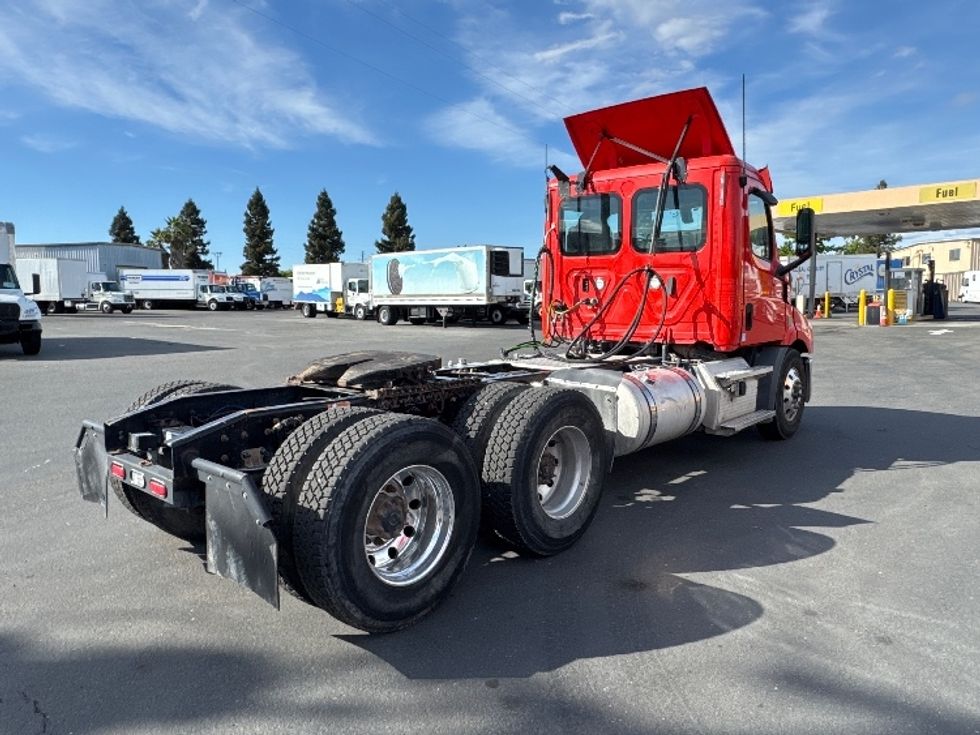 Day Cab Tractor-Heavy Duty Tractors-Freightliner-2019-T11664ST-West Sacramento-CA-365,000\n\t\tmiles-$ 39,500 - Image 7